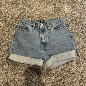 BDG mom high rise shorts size 25